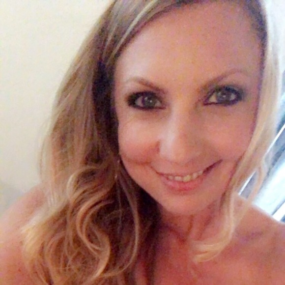 Meet your Posher, Deanna - Picture 1 of 1